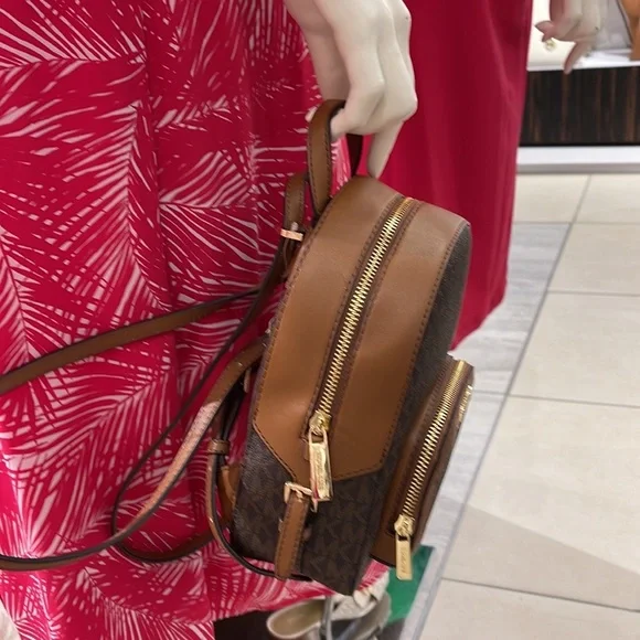 Michael Kors Ladies Backpack Bag Jaycee XS Conv Zip Backpack Brown - Picture 15 of 16